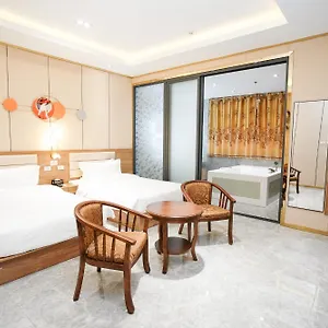 3* Hotel Me